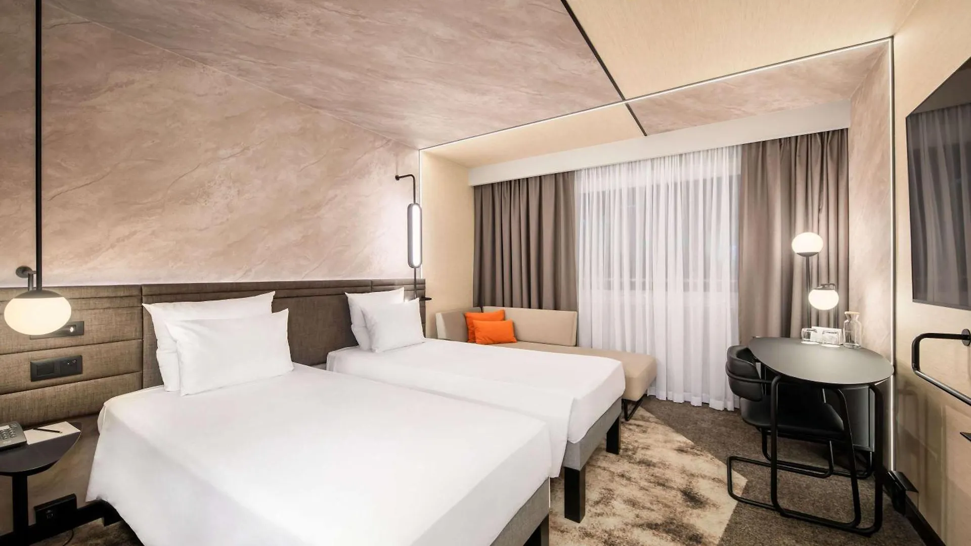 **** Hotel Novotel Warszawa Centrum Polsko